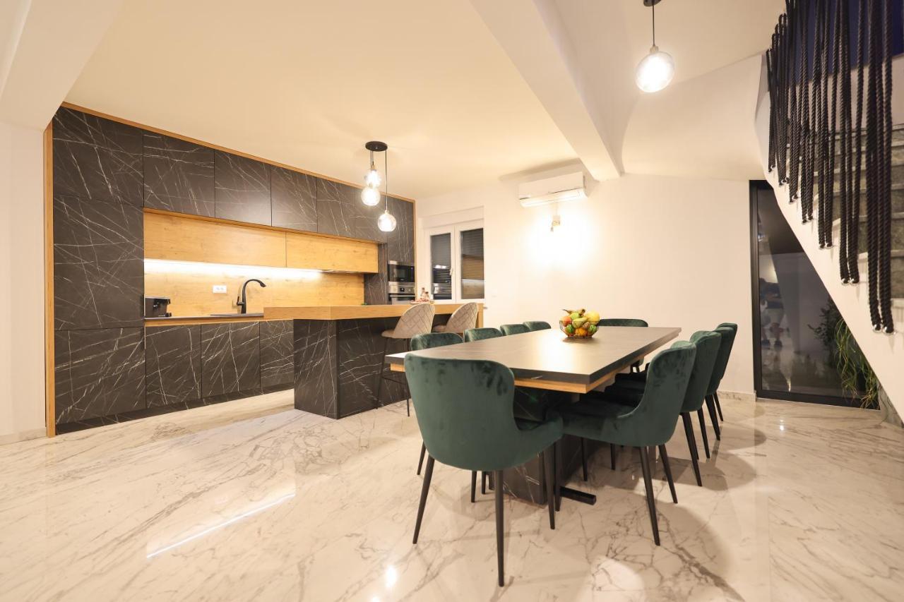 Rhapsody In Green - Luxury Villa In Zadar Crno エクステリア 写真