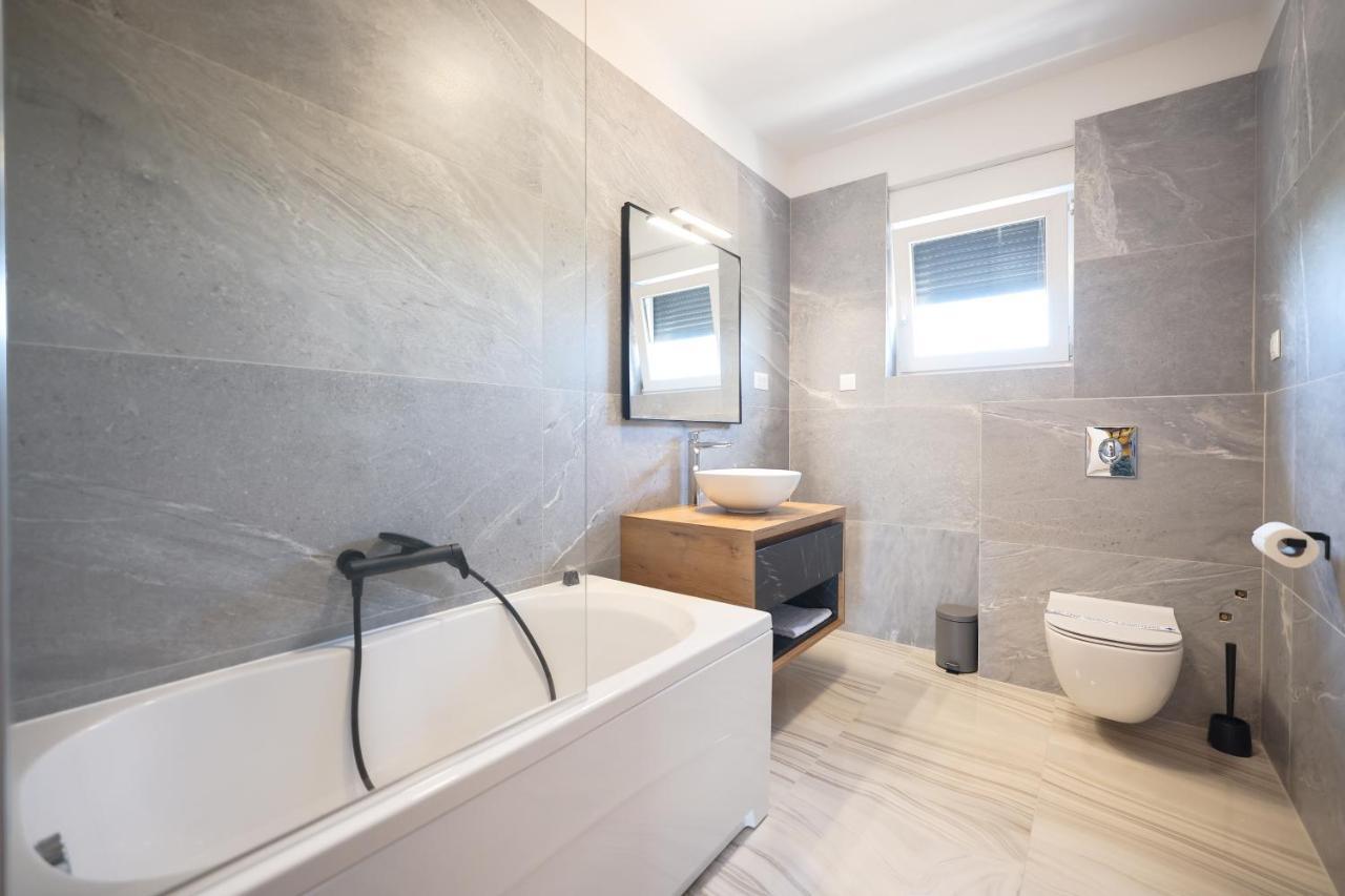 Rhapsody In Green - Luxury Villa In Zadar Crno エクステリア 写真